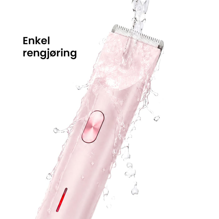 Et rosa hode til Kroppstrimmer Ultra skylles under rennende vann. Teksten Enkel rengjøring er synlig ved siden av.