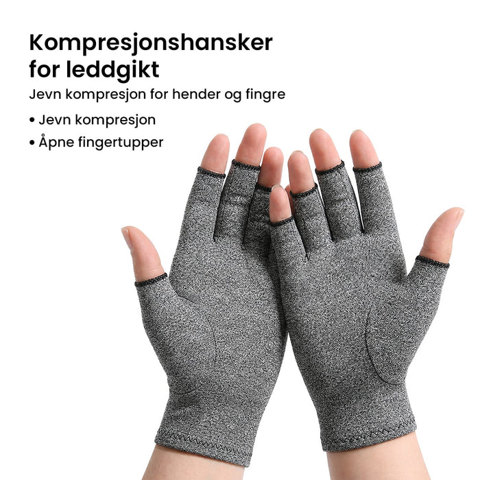 Grå kompresjonshansker for leddgikt med åpne fingertupper, vist på hender for smertelindring.