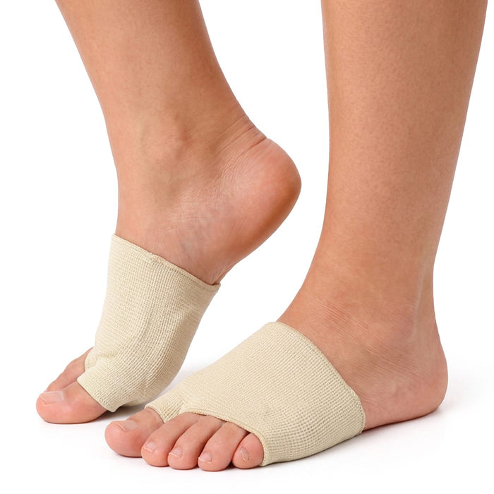 De to føttene har beige innleggssåler med gel i forfoten, som gir ekstra støtte og komfort.