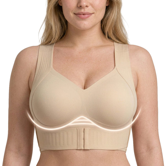 Modellen har på seg en beige Trueform Shaping-BH med brede stropper og åpning foran, sett forfra.