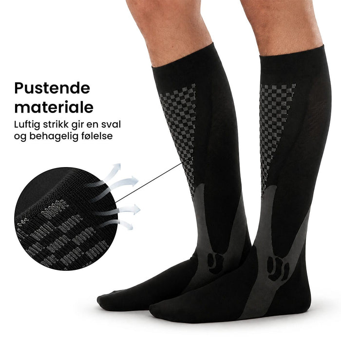En type sports-kompresjonsstrømper (20–30 mmHg) med rutemønster og et større utsnitt i stoffet.
